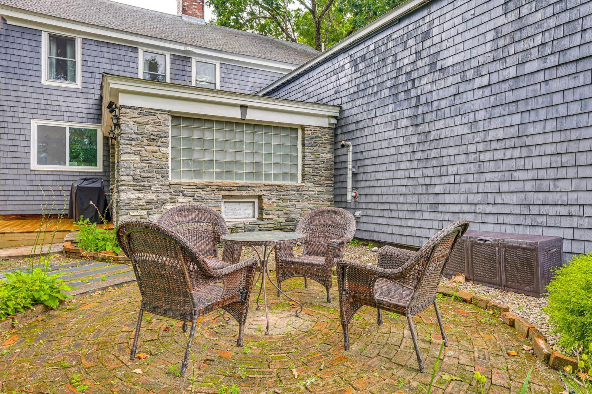 Quintessential New England Home With Patio And Grill! Putnam Exterior foto