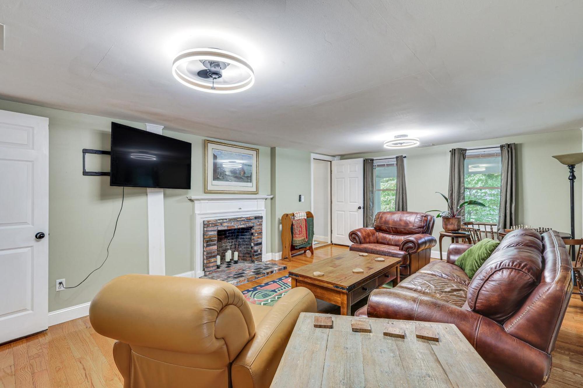Quintessential New England Home With Patio And Grill! Putnam Exterior foto
